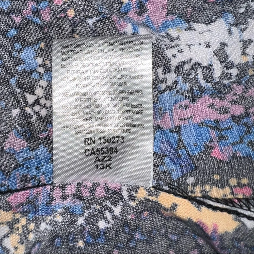 Wrangler Women’s Performance Fit Abstract Multicolor Button-Down Shirt Size L - Picture 7 of 7